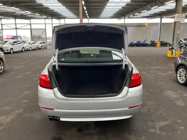 BMW 5 Serie 520i // NL PRIJS 14499 // Nieuwe APK 2013 Benzine 17