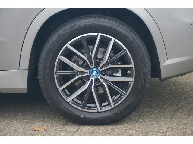 BMW iX1 eDrive20 2025 Elektrisch 6