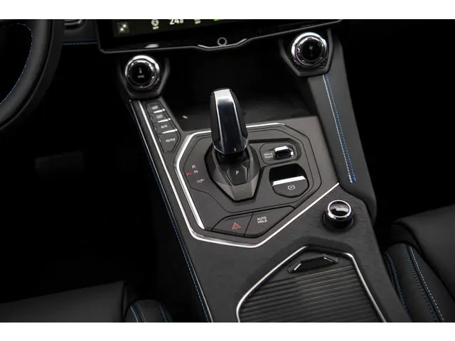 Lynk & Co 01 1.5 2025 Hybride Benzine 14