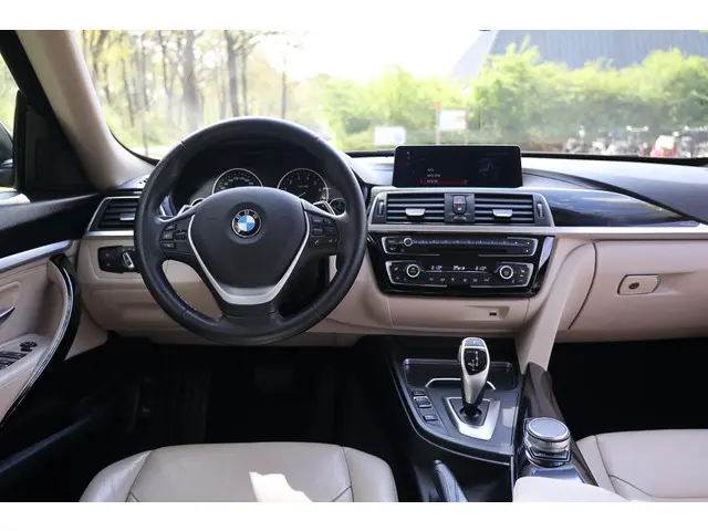 BMW 3 Serie GT 320i High Executive 2020 Benzine 19