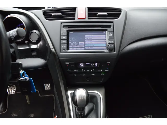 Honda Civic 1.8 Sport 2015 Benzine 13