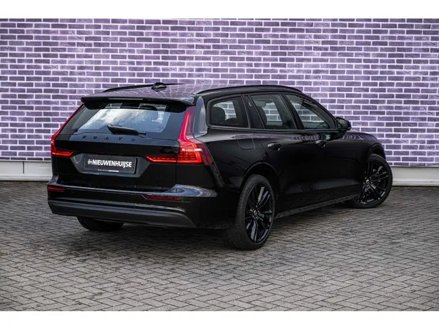 Volvo V60 2.0 B3 Essential Edition 2023 Benzine 16