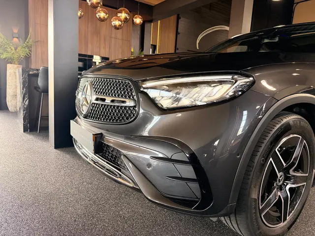 Mercedes-Benz GLC 200 4MATIC AMG Line 2024 Benzine 18