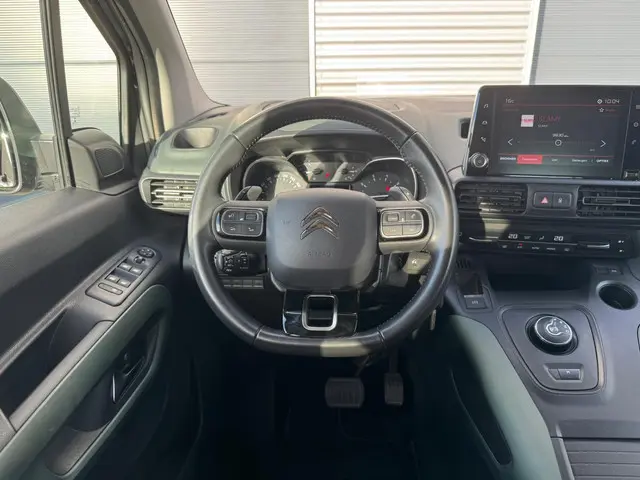 Citroën Berlingo 1.2 PureTech Shine 2020 Benzine 24