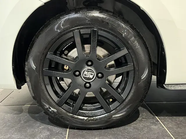 Mitsubishi Space Star 1.0 Intense 2015 Benzine 21