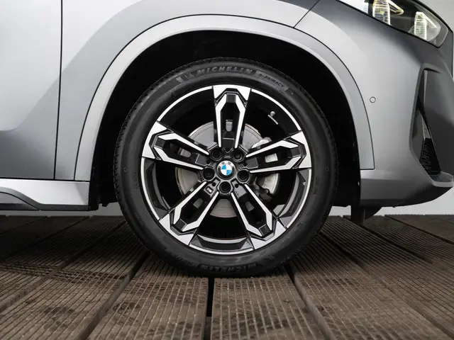 BMW X1 sDrive18i 2022 Benzine 6
