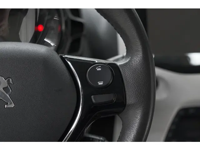 Peugeot 108 1.0 e-VTi Première 2014 Benzine 30