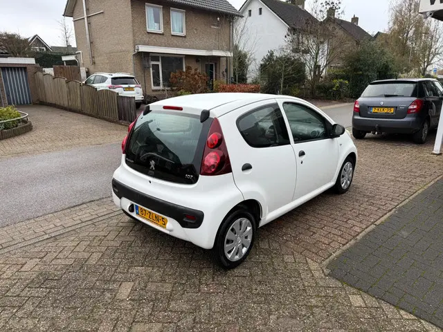 Peugeot 107 1.0 Access Accent 2013 Benzine 2
