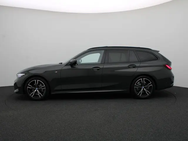 BMW 3 Serie Touring 320i 2025 Benzine 4