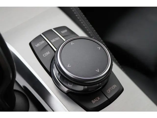 BMW 5 Serie Touring 520i High Executive 2018 Benzine 55