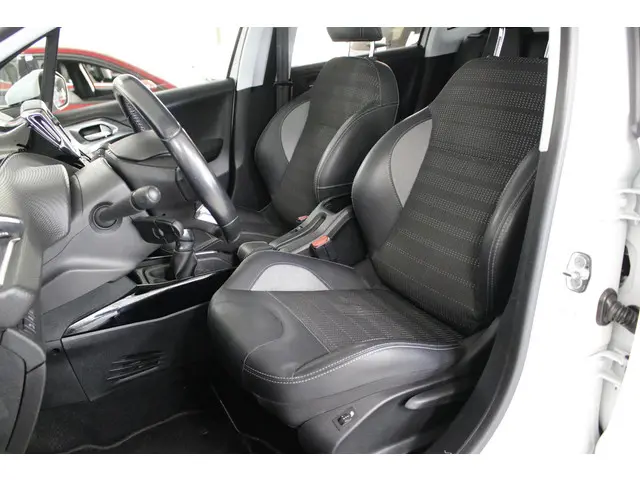 Peugeot 2008 1.2 PureTech Allure 110 PK. 2017 Benzine 5