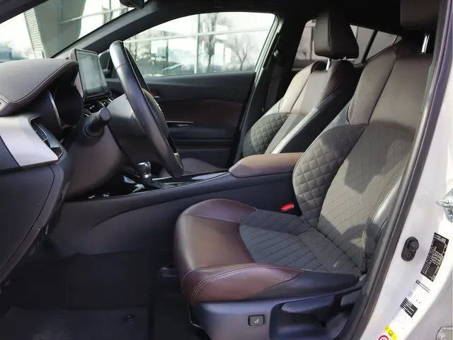 Toyota C-HR 1.8 Hybrid Executive 2017 Hybride Benzine 18