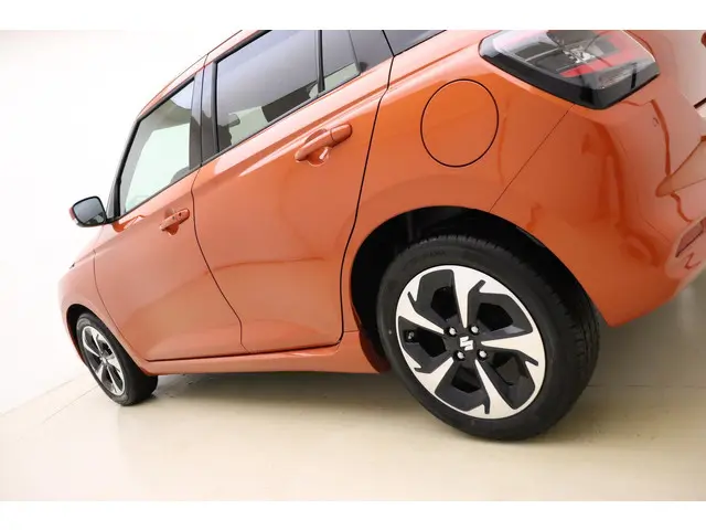 Suzuki Swift 1.2 Style Smart Hybrid 2025 Benzine 17