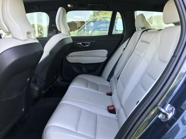 Volvo V60 2.0 T4 Momentum Pro Automaat 2019 Benzine 8
