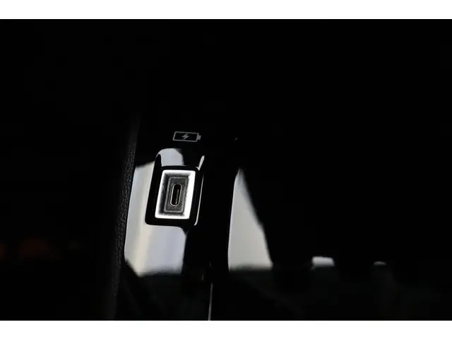 Peugeot 208 1.2 100pk Automaat Allure 2022 Benzine 26