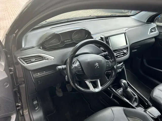 Peugeot 2008 1.2 PureTech Allure 2015 Benzine 9