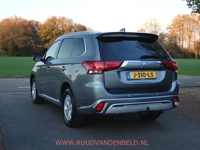Mitsubishi Outlander 2.4 PHEV Pure 2020 Hybride Benzine 6