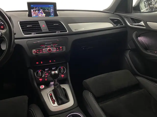 Audi Q3 2.0 TFSI quattro Sport Pro Line S 2015 Benzine 27