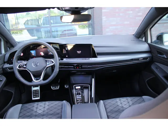 Volkswagen Golf 1.5 eTSI R-Line 2024 Benzine 27