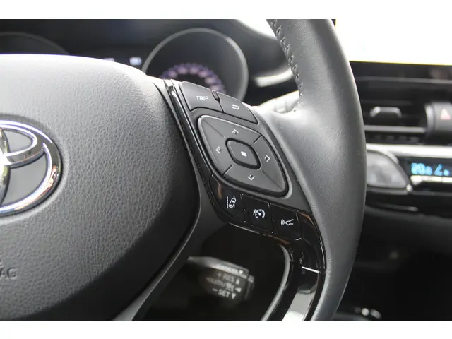 Toyota C-HR 1.8 Hybrid Dynamic 2023 Hybride Benzine 13