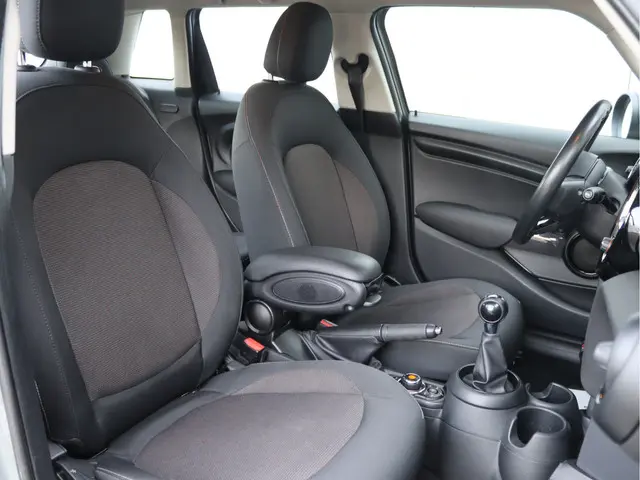 MINI One | Navigatiesysteem 2019 Benzine 21