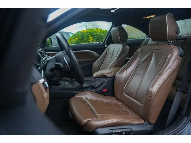 BMW 4 Serie Coupé 428i High Executive 2015 Benzine 8