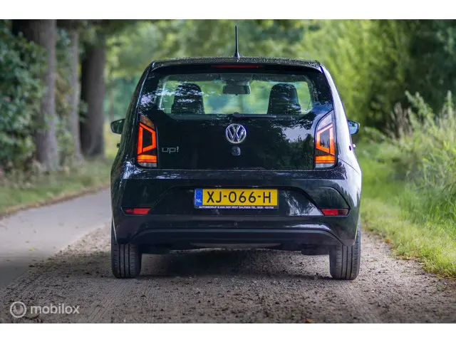 Volkswagen up! 1.0 BMT move up! 2019 Benzine 4