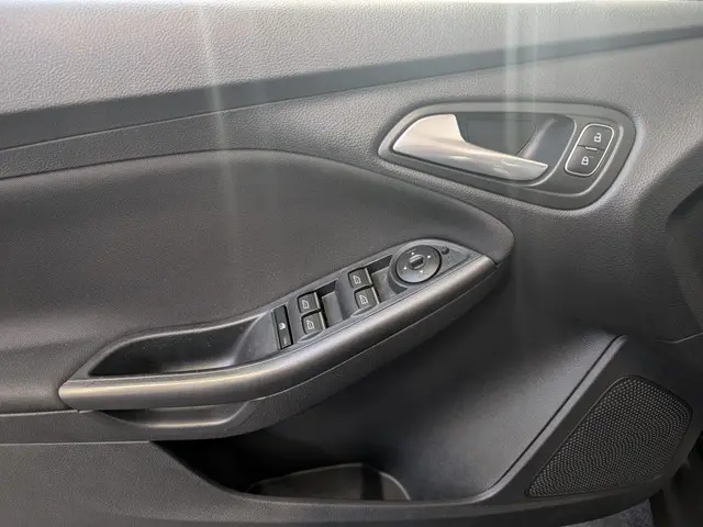 Ford Focus 1.0 Lease Edition |NAVI|SENSOR|NAP 2017 Benzine 12