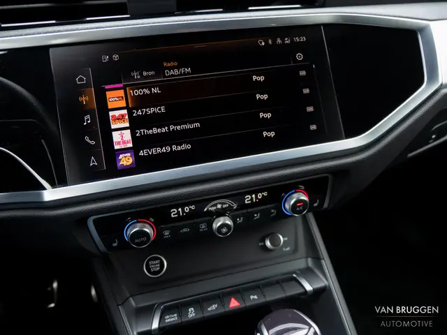 Audi Q3 45 TFSI e S-Line 2022 Hybride Benzine 36