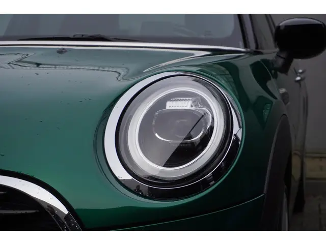 MINI 5-Deurs Cooper C 2019 Benzine 21