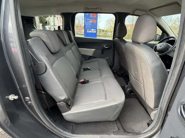 Dacia Lodgy 1.2 TCe Lauréate 5p. 2013 Benzine 20