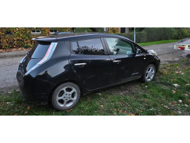 Nissan Leaf Base 24 kWh Xenon Navi 2012 Elektrisch 4
