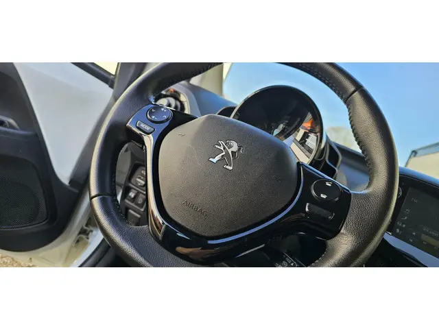 Peugeot 108 1.0 e-VTi Allure 2021 Benzine 16