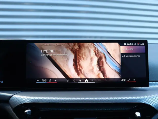 BMW 3 Serie 330e Sedan 2025 Hybride Benzine 30