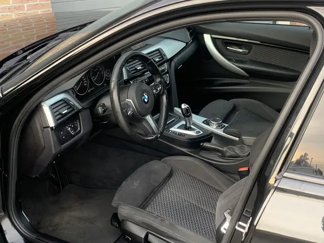 BMW 3 Serie 330e 2016 Hybride Benzine 12