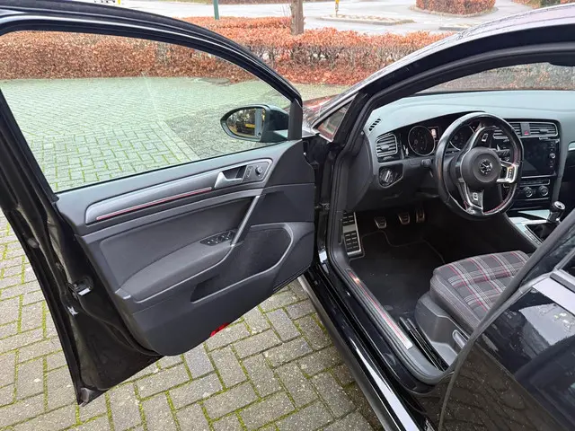 Volkswagen Golf 2.0 TSI GTI 230pk 6-bak 2018 Benzine 8