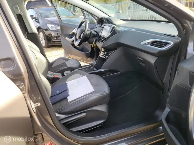 Peugeot 2008 1.2 PureTech Allure 2016 Benzine 19