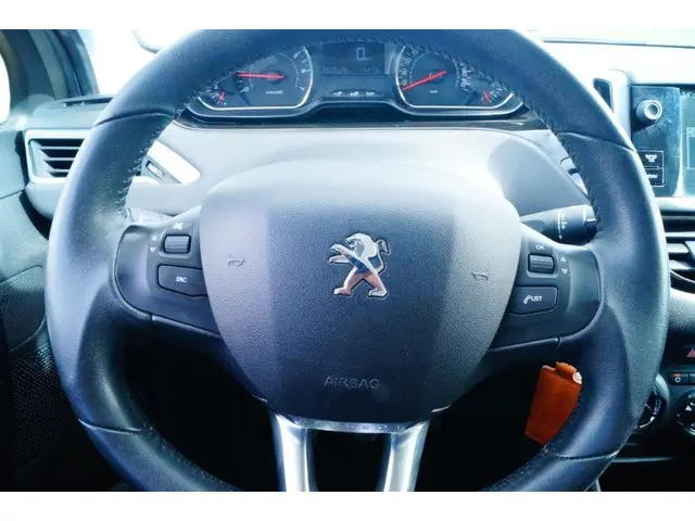 Peugeot 208 1.2 VTi Style 60.000 km 2014 Benzine 14