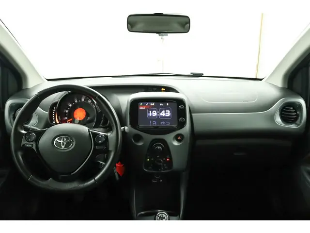 Toyota Aygo 1.0 VVT-i x-play 2019 Benzine 54