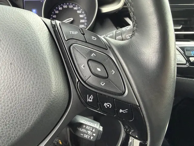 Toyota C-HR 1.8 Hybrid Executive 2019 Hybride Benzine 19