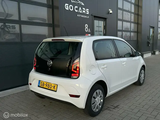 Volkswagen up! 1.0 BMT move up! 2018 Benzine 4
