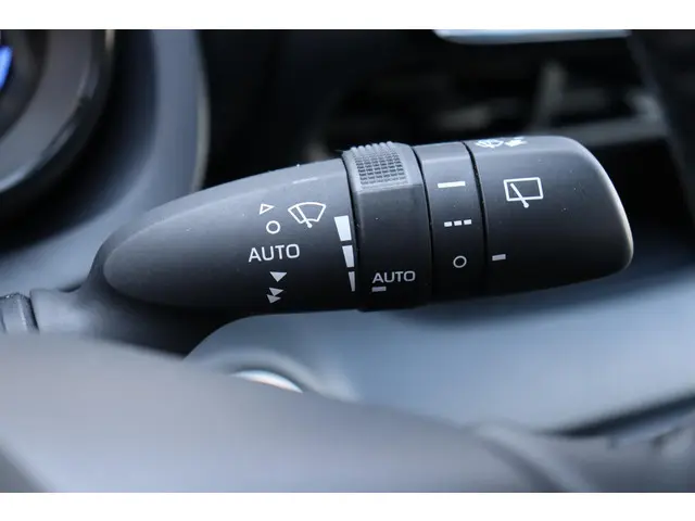 Toyota Yaris 1.5 Hybrid Executive 2020 Hybride Benzine 18