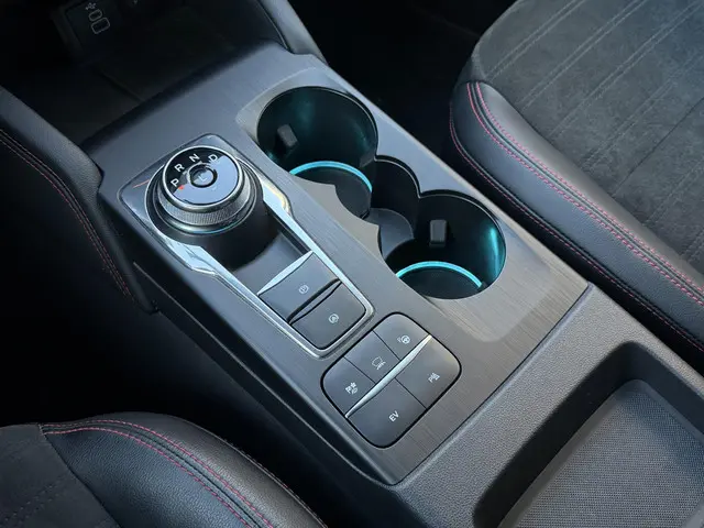 Ford Kuga 2.5 PHEV ST-Line X 2023 Hybride Benzine 34