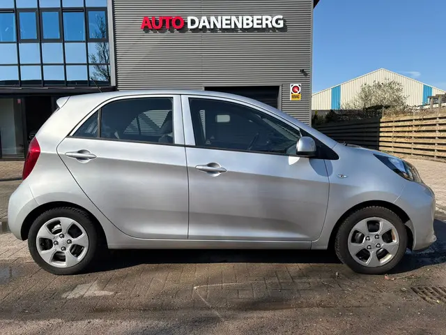 Kia Picanto 1.0 CVVT ComfortLine nieuwe apk 2015 Benzine 6
