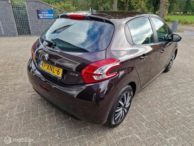 Peugeot 208 1.4 VTi Envy 2012 Benzine 15