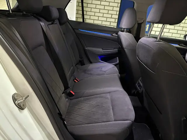 Volkswagen Golf 1.5 eTSI R-Line 2020 Hybride Benzine 17