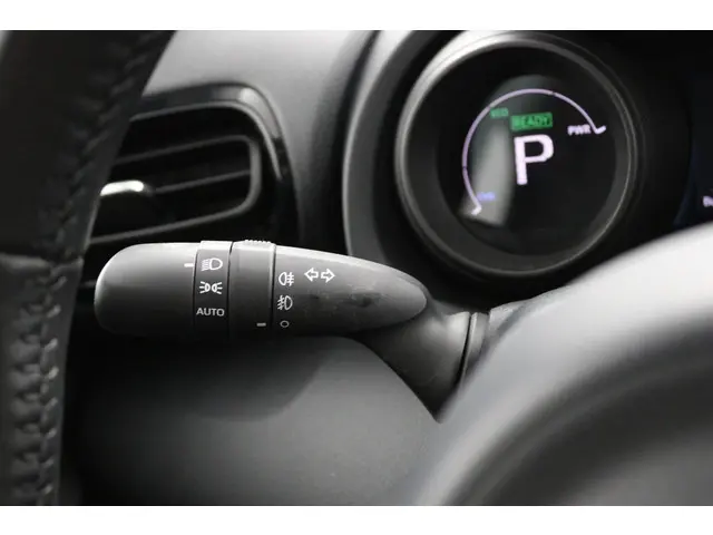 Toyota Yaris 1.5 Hybrid Dynamic 2020 Hybride Benzine 30