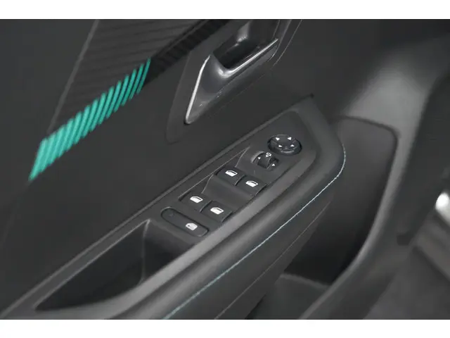 Peugeot 208 PureTech 100 EAT8 Allure 2020 Benzine 25