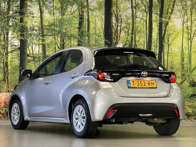 Toyota Yaris 1.5 Hybrid Active 2023 Hybride Benzine 7