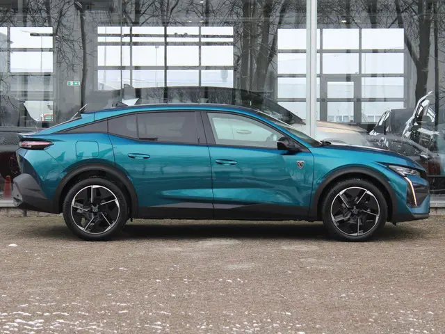 Peugeot 408 HYBRID 145 e-DCS6 GT 2026 Hybride Benzine 34